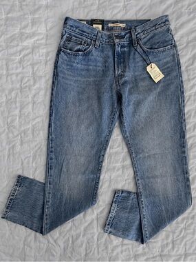NEW Levi’s Middy Straight Jeans Womens 29 x 31 Mid Wash Blue Straight Leg Denim